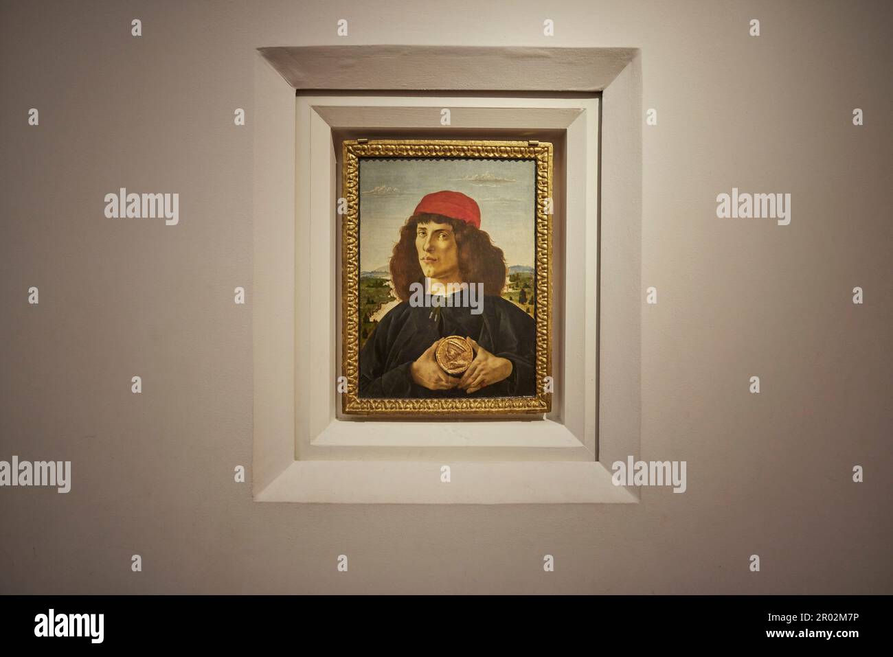 Portrait d'un homme avec une médaille de Cosimo l'aîné, également connu sous le nom de Portrait d'une jeunesse avec une médaille, est un tableau de tempera de peinture italienne de la Renaissance Banque D'Images