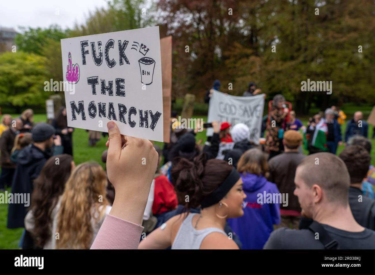 Cardiff, Cymru, pays de Galles, Royaume-Uni. 06th mai 2023. Pas mon Roi, des manifestants anti-monarchistes et pro-pays de Galles se rassemblent à Cardiff pendant le couronnement du Roi Charles III Crédit : Haydn Denman/Alamy Live News Banque D'Images