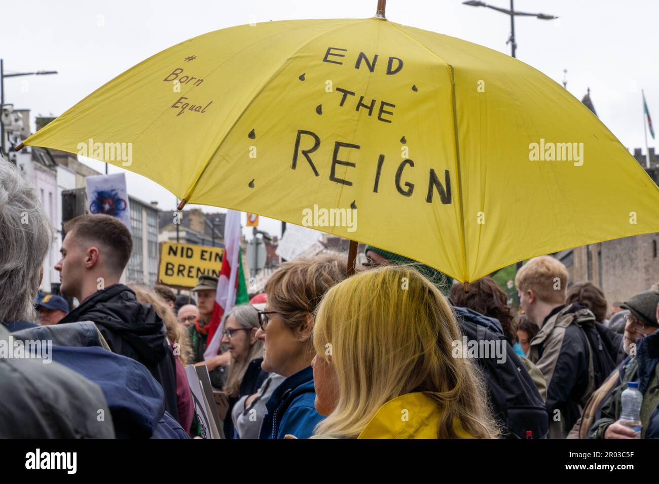 Cardiff, Cymru, pays de Galles, Royaume-Uni. 06th mai 2023. Pas mon Roi, des manifestants anti-monarchistes et pro-pays de Galles se rassemblent à Cardiff pendant le couronnement du Roi Charles III Crédit : Haydn Denman/Alamy Live News Banque D'Images