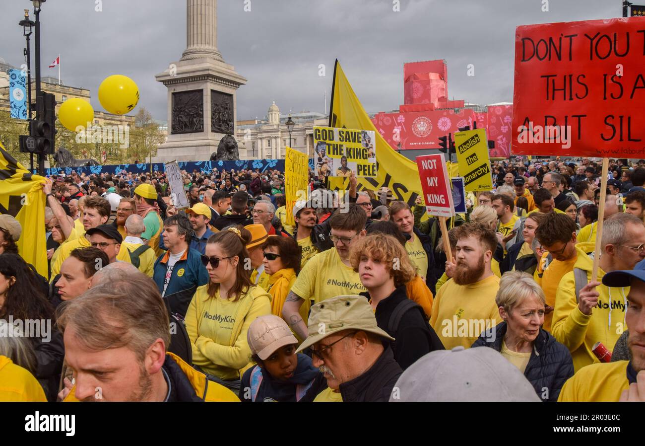 Londres, Royaume-Uni. 6th mai 2023. Des anti-monarchistes manifestent à Trafalgar Square pendant le couronnement du roi Charles III Credit: Vuk Valcic/Alamy Live News Banque D'Images