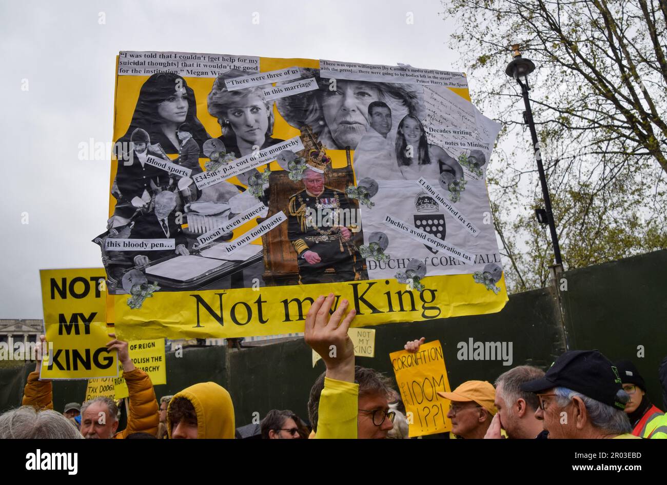 Londres, Royaume-Uni. 6th mai 2023. Des anti-monarchistes manifestent à Trafalgar Square pendant le couronnement du roi Charles III Credit: Vuk Valcic/Alamy Live News Banque D'Images