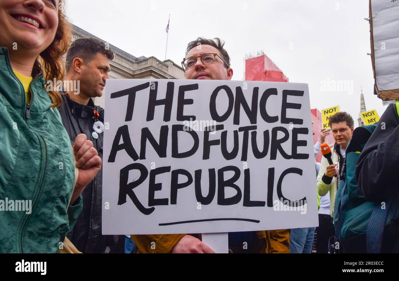 Londres, Royaume-Uni. 6th mai 2023. Des anti-monarchistes manifestent à Trafalgar Square pendant le couronnement du roi Charles III Credit: Vuk Valcic/Alamy Live News Banque D'Images