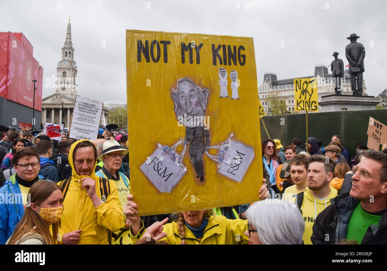 Londres, Royaume-Uni. 6th mai 2023. Des anti-monarchistes manifestent à Trafalgar Square pendant le couronnement du roi Charles III Credit: Vuk Valcic/Alamy Live News Banque D'Images