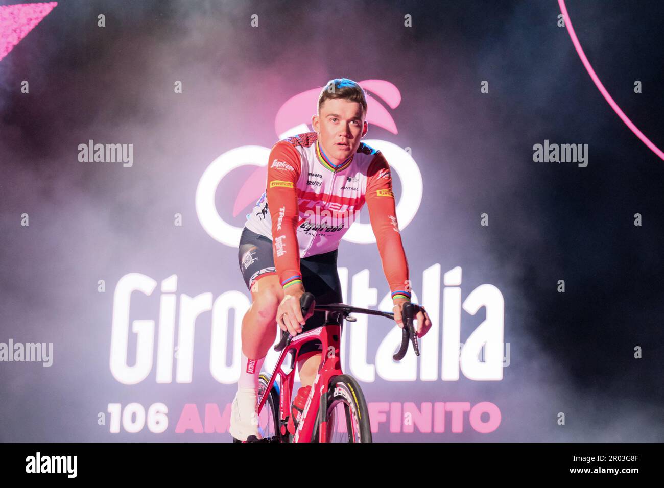 Pescara, Italie. 04th mai 2023. Mads Pedersen du Danemark et Team Trek - Segafredo vu lors de la cérémonie d'ouverture du 106th Giro d'Italia 2023, Présentation de l'équipe à la Piazza della Rinascita à Pescara. (Photo par Elena Vizoca/SOPA Images/Sipa USA) crédit: SIPA USA/Alay Live News Banque D'Images