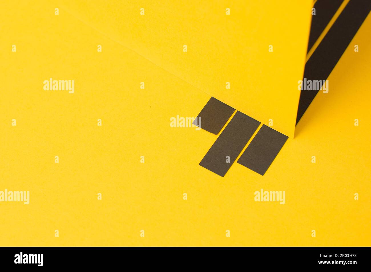 Arrière-plan abstrait noir et jaune 3D, espace de copie Banque D'Images
