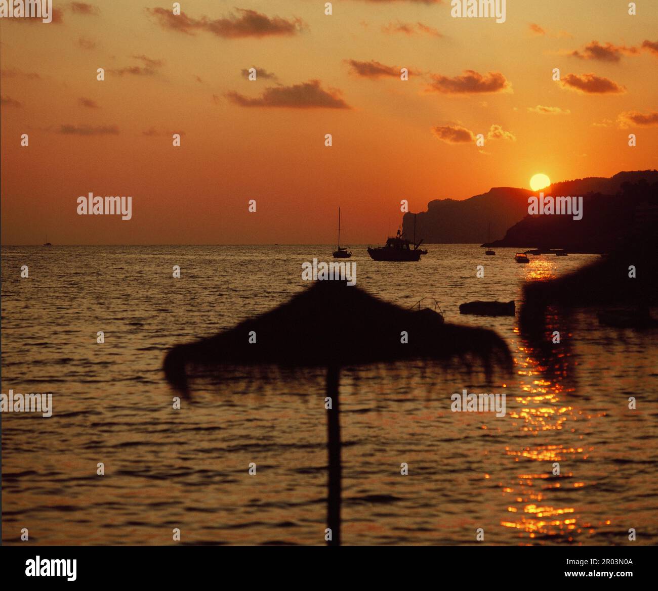 Espagne. Îles Baléares. Majorque. Santa Ponsa. Côte au coucher du soleil. Banque D'Images