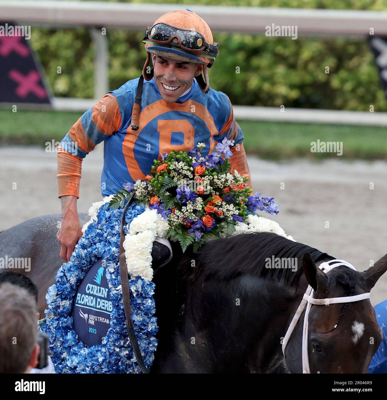 HALLANDALE, FLORIDE - AVRIL 01: Forte #11, monté par Irad Ortiz Jr. Remporte le Derby de Floride au parc Gulfstream sur 01 avril 2023 à Hallandale, Floride. Personnes: Forte #11, monté par Irad Ortiz Jr. Banque D'Images