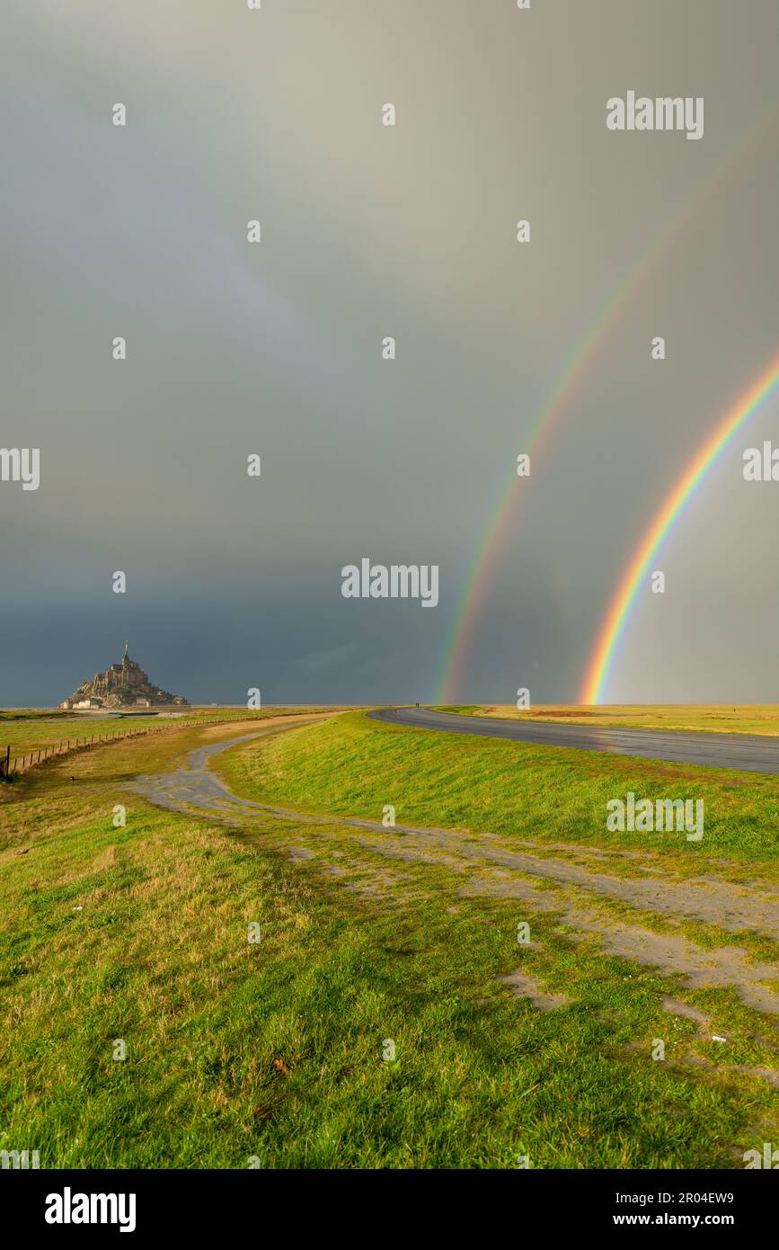 Forte tempête et pluie au-dessus du Mont Saint-Michel, France Banque D'Images