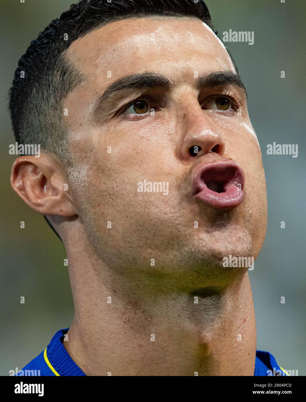 Cristiano Ronaldo du FC Al-Nassr se présente contre le FC Al-Raed lors de leur match de la Ligue saoudienne professionnelle 2023-24 de Roshn SAFF le jour 24 au stade Al-Awwal Park sur 29 avril 2023 à Riyad, en Arabie Saoudite. Photo de Victor Fraile / Power Sport Images Banque D'Images