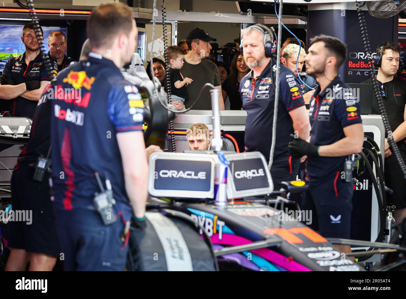 MUSK Elon, fondateur et PDG de SpaceX & Tesla, dans le garage Red Bull Racing, boîte, pendant le Grand Prix de Formule 1 Crypto.com de Miami 2023, 5th du Championnat du monde de Formule 1 2023 de 05 mai à 07, 2023 sur l'aérodrome international de Miami, à Miami Gardens, Floride, Etats-Unis d'Amérique - photo: Antonin Vincent/DPPI/LiveMedia Banque D'Images
