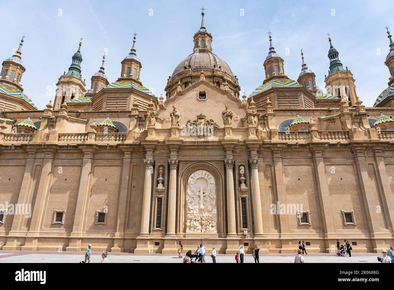 Saragosse, Espagne - 29 avril 2023 : façade principale de la basilique ...