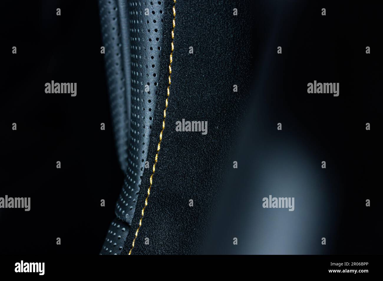 Surpiqûres sur le siège baquet en carbone de performance de la BMW M dans le coupé de compétition M8 Banque D'Images