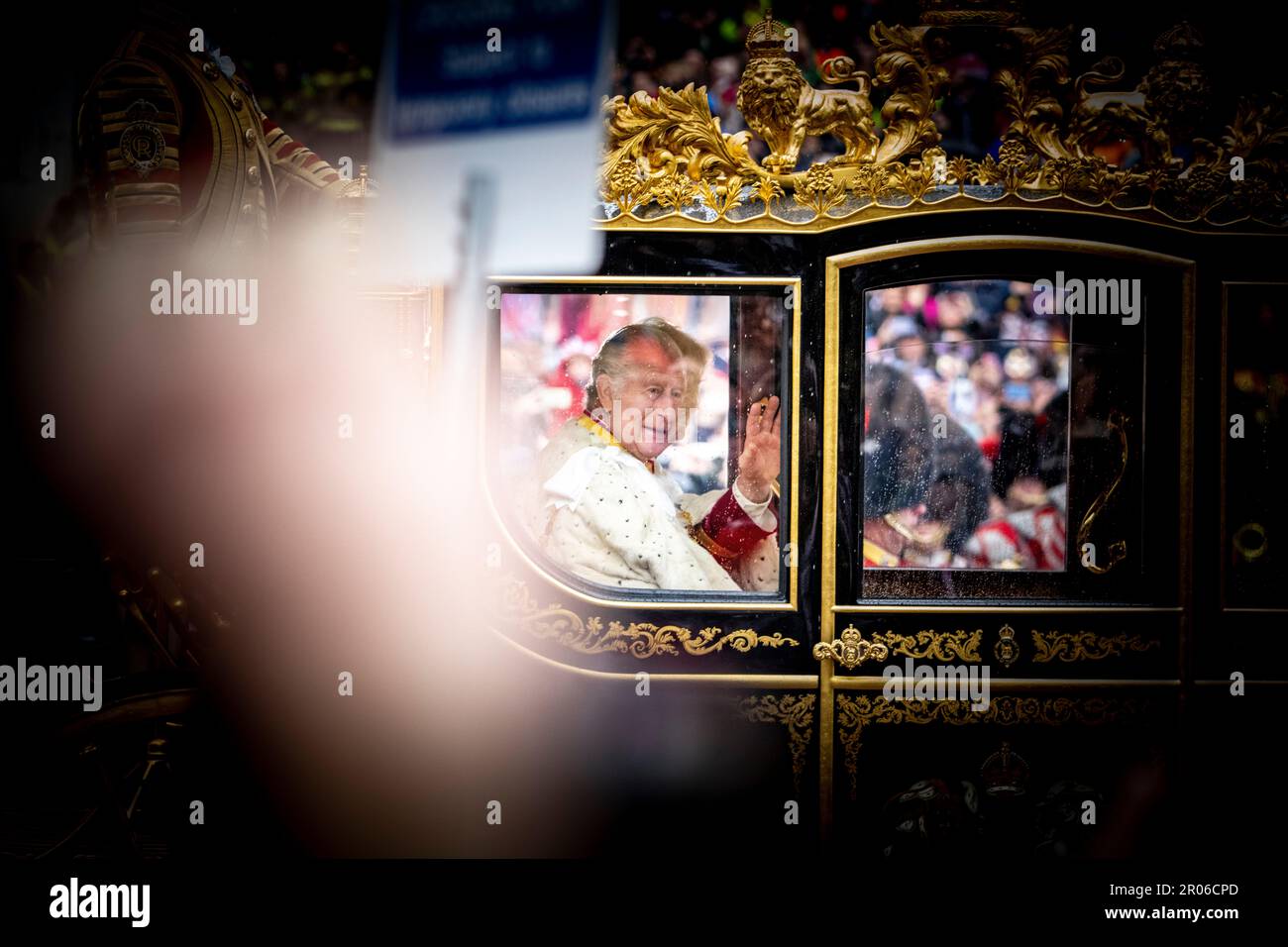Londres, Royaume-Uni. 06 mai 2023. Le roi Charles III et la reine Camilla arrivent pour le Coronation. Des centaines de milliers de personnes ont bordé les rues de Londres pour assister à la première Coronation que la nation a vu en 70 ans. Credit: Benjamin Wareing/ Alamy Live News Banque D'Images