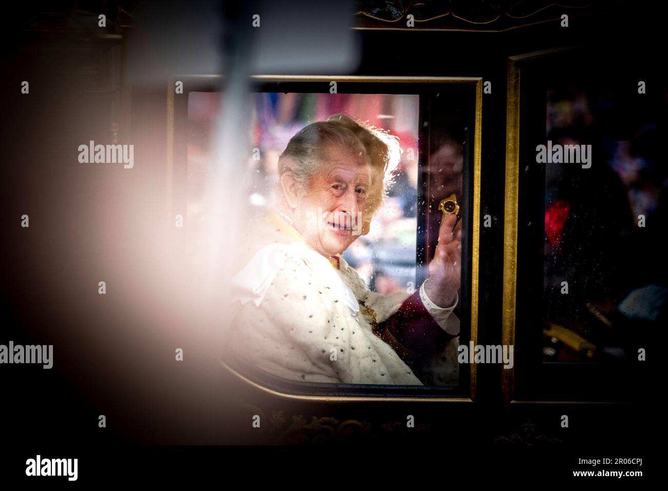 Londres, Royaume-Uni. 06 mai 2023. Le roi Charles III et la reine Camilla arrivent pour le Coronation. Des centaines de milliers de personnes ont bordé les rues de Londres pour assister à la première Coronation que la nation a vu en 70 ans. Credit: Benjamin Wareing/ Alamy Live News Banque D'Images