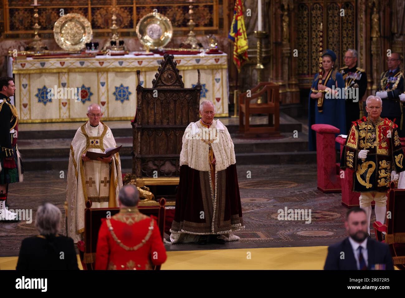 Le roi Charles III lors de son couronnement à l'abbaye de Westminster, Londres. Date de la photo: Samedi 6 mai 2023. Banque D'Images