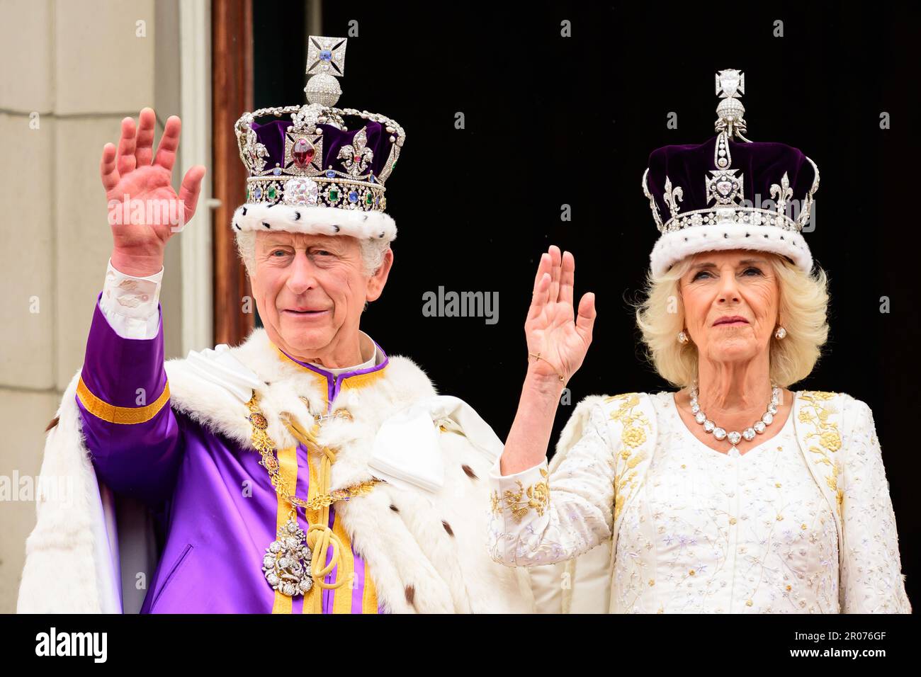 Le roi Charles III et la reine Camilla sur le balcon de Buckingham Palace après le couronnement du roi Charles III et de la reine Camilla à Westminster Abbey, Londres. Date de la photo: Samedi 6 mai 2023. Banque D'Images