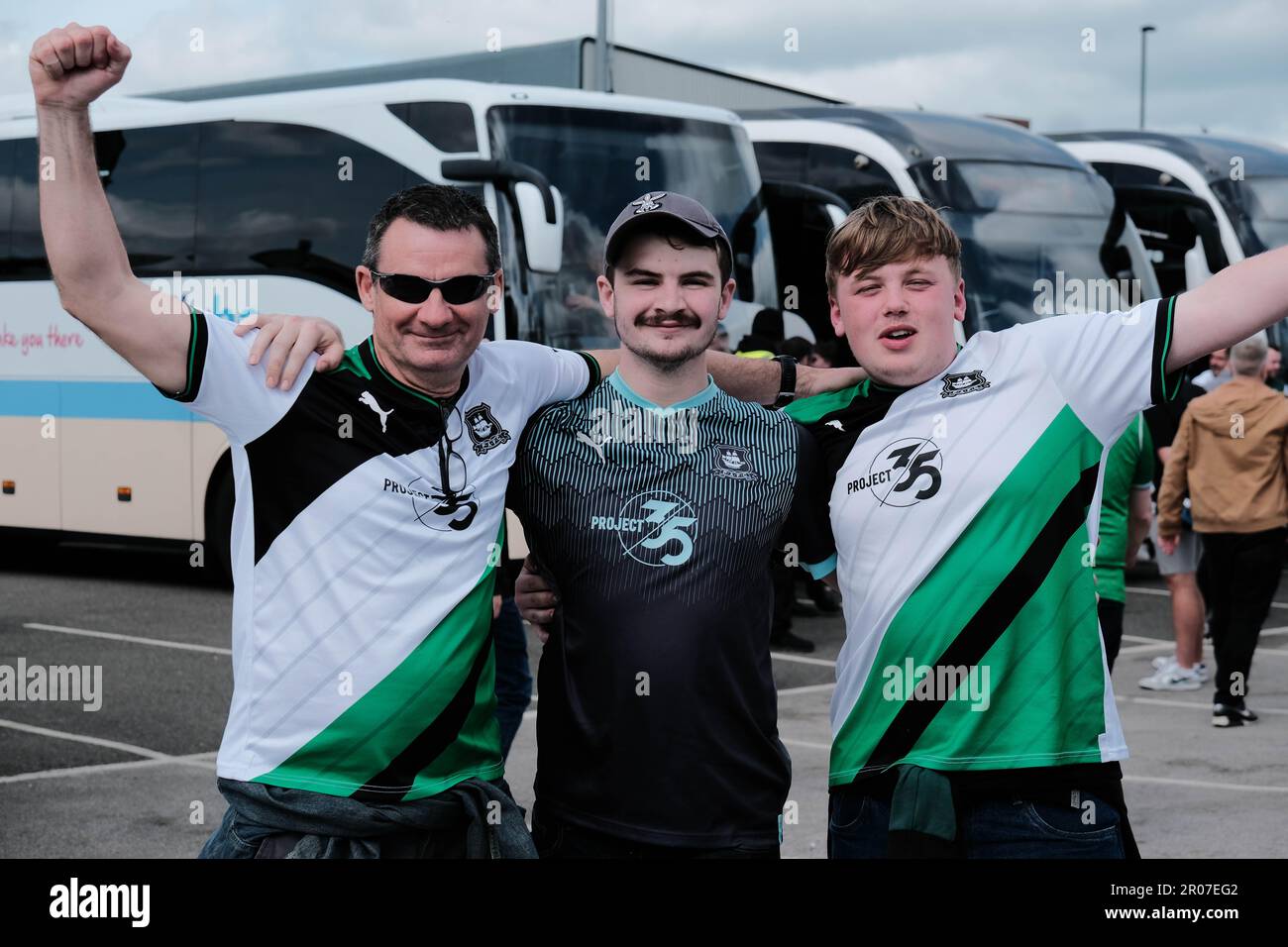 Port Vale FC, Stoke on Trent, Royaume-Uni. 7th mai 2023. Les fans de Plymouth Argyle célèbrent leur promotion en tant que champions de la EFL Sky Bet League One avec une victoire de 1-3 sur Port Vale à Vale Park, Stoke on Trent. Credit: Mark Lear / Alamy Live News Banque D'Images