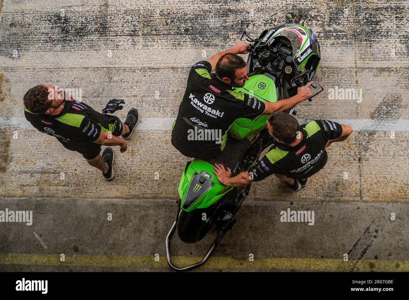 Kawasaki ZX-10RR, Kawasaki Racing Team WorldSBK pendant le championnat du  monde SBK FIM Superbike pendant la course 2 au circuit de  Barcelone-Catalunya sur 7 mai 2023 à Barcelone, Espagne. (Photo de Bagu