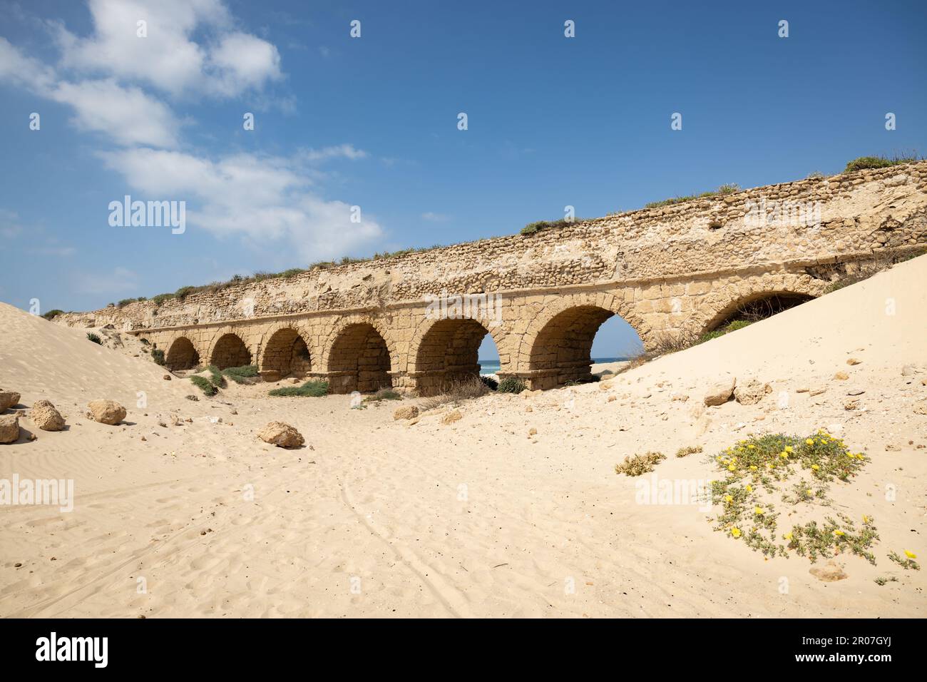 Vestiges de l'aqueduc romain de Caesarea Maritima, Israël. Banque D'Images