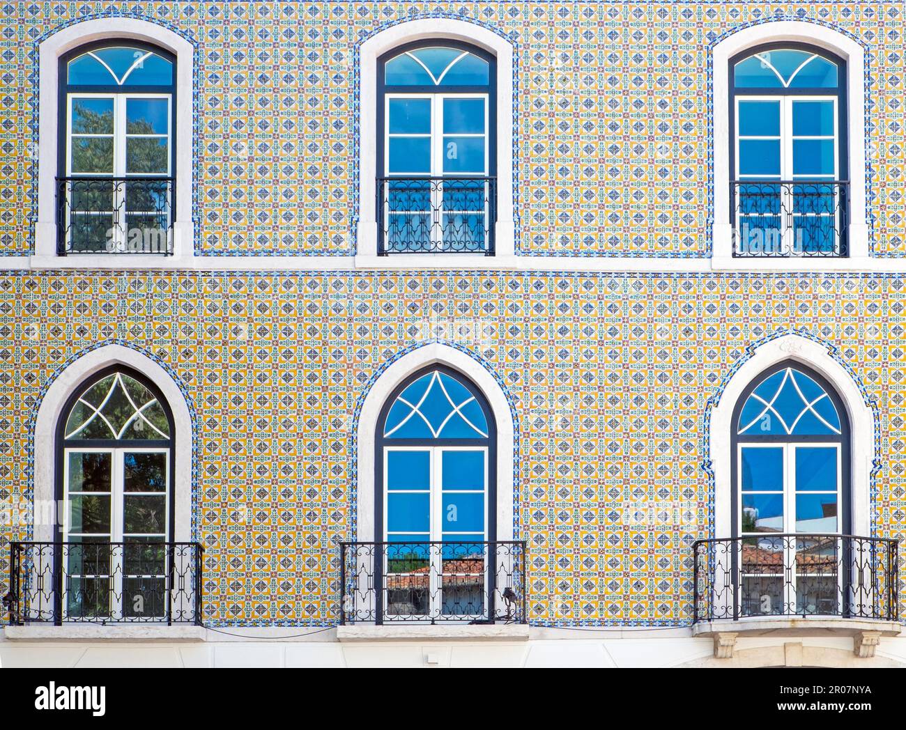 Façade typiquement carrelée à Lisbonne, Portugal Banque D'Images