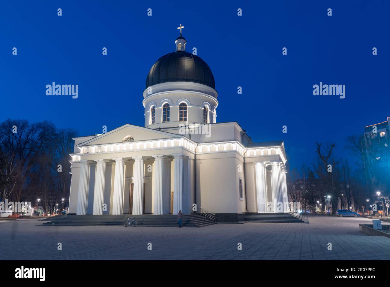 Chisinau, Moldavie - 8 mars 2023: Vue de nuit sur la cathédrale de la Nativité du Christ au Parc de la Cathédrale. Banque D'Images