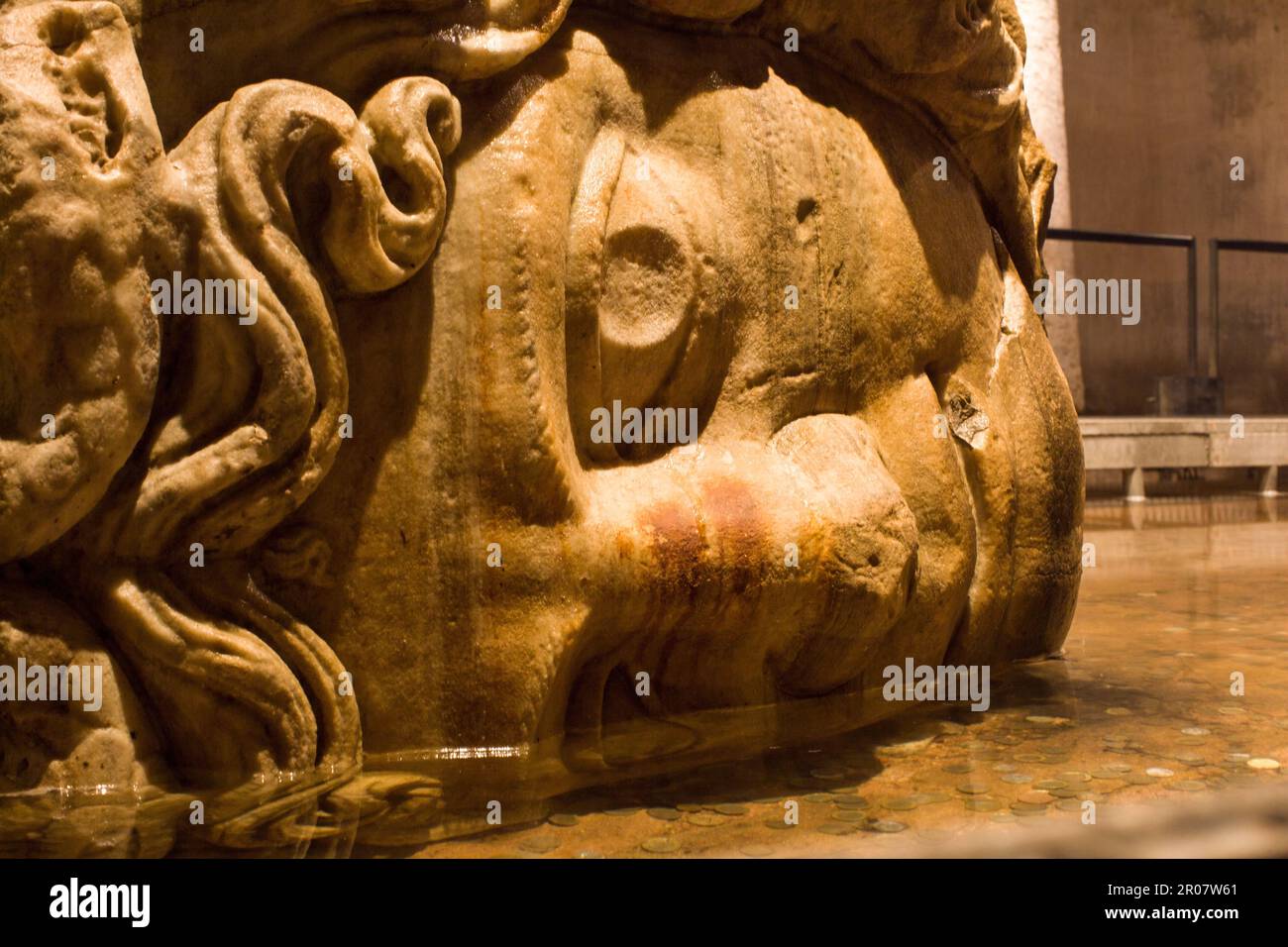 Ancienne tête de medusa. 5th siècle avant J.-C. Il a été utilisé comme tête de lait ou base de lait. Banque D'Images