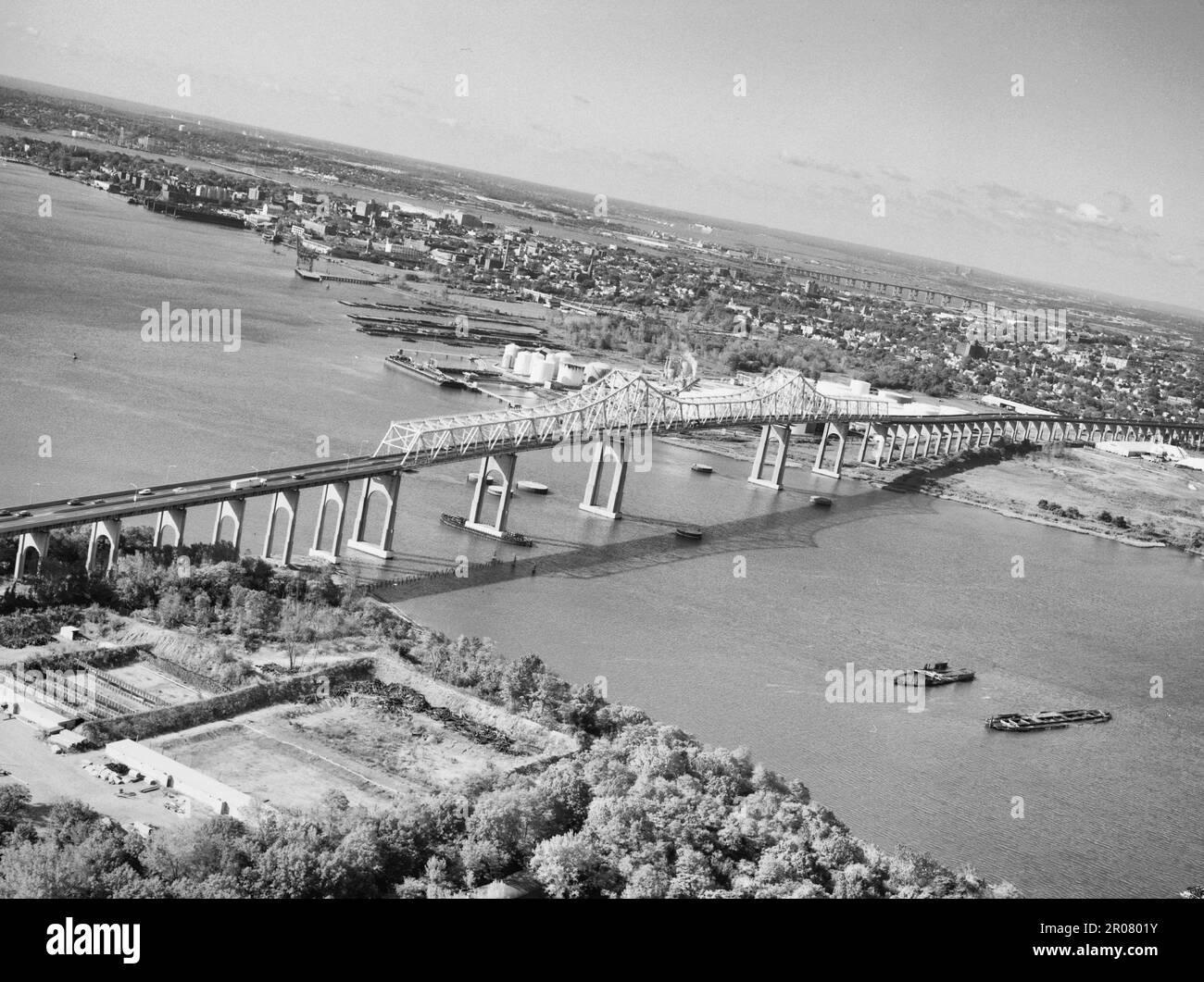 Vue sud-ouest vers le New Jersey de Staten Island - pont Outerbridge Crossing, Spanning Arthur Kill du New Jersey à Staten Island, Staten Island (subdivision), comté de Richmond, NY, 1991 Banque D'Images