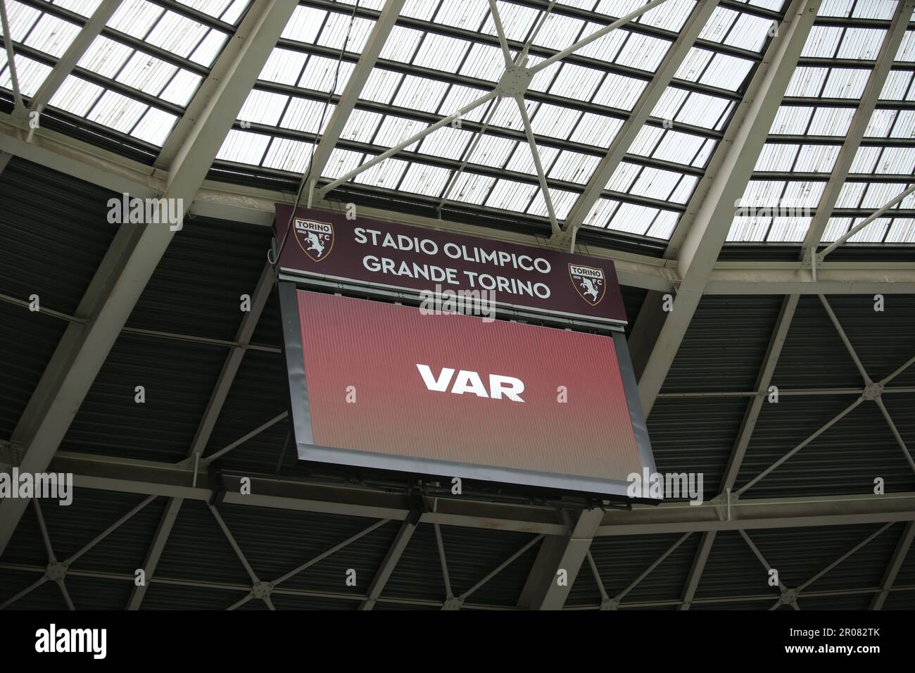 Turin, Italie. 07th mai 2023. VÉRIFICATION DU VAR lors de la série italienne A, match de football entre le Torino FC et l'AC Monza le 07 mai au Stadio Olimpico Grande Torino, Turin, Italie. Photo Nderim Kaceli crédit: Live Media Publishing Group/Alay Live News Banque D'Images