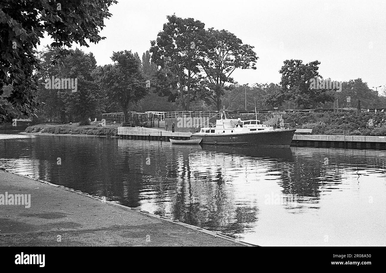 River Medway,Maidstone,vers,1977,Kent,Archive Banque D'Images