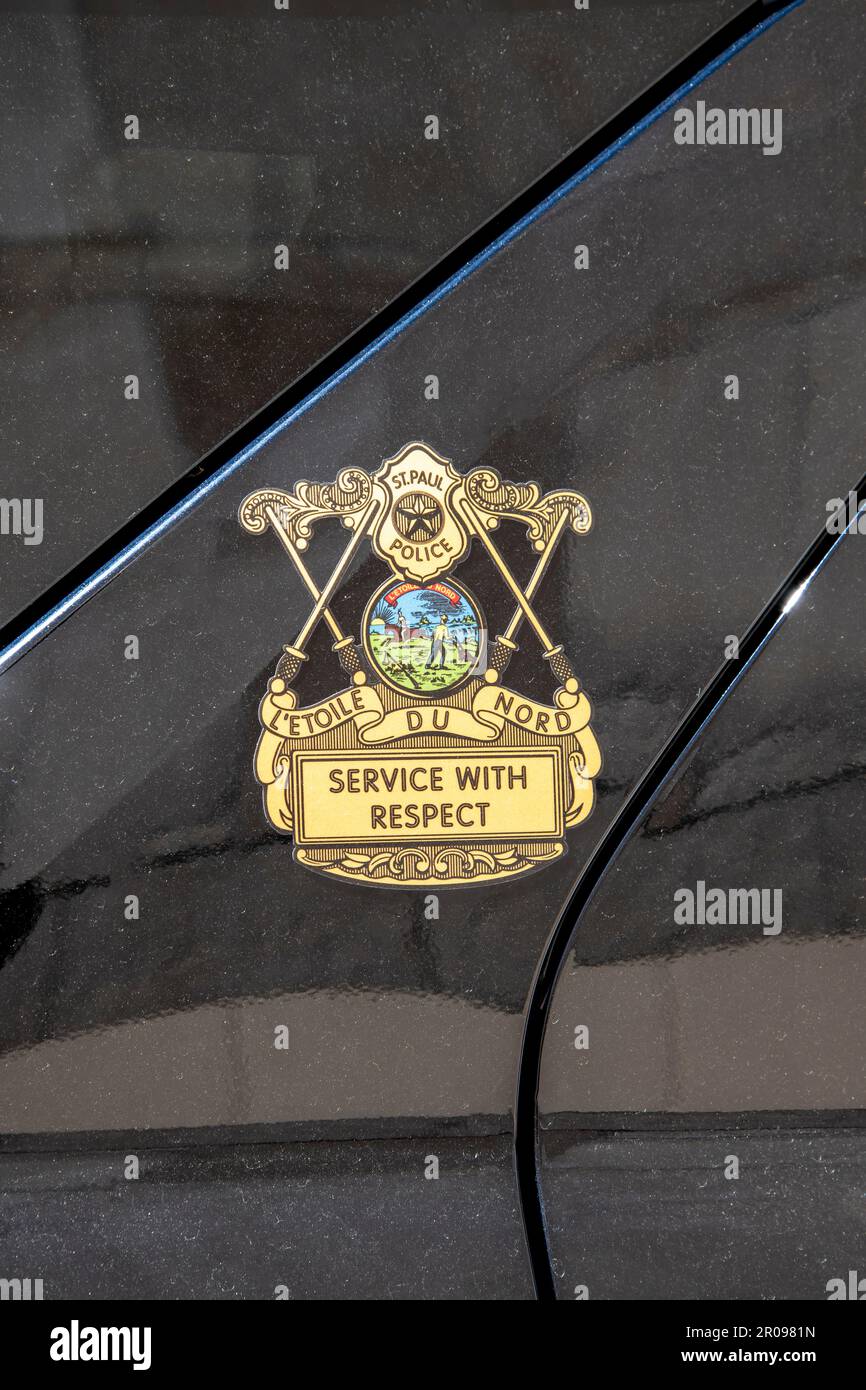 St. Paul, Minnesota. Autocollant entretien avec respect sur un Voiture de police Paul. Banque D'Images