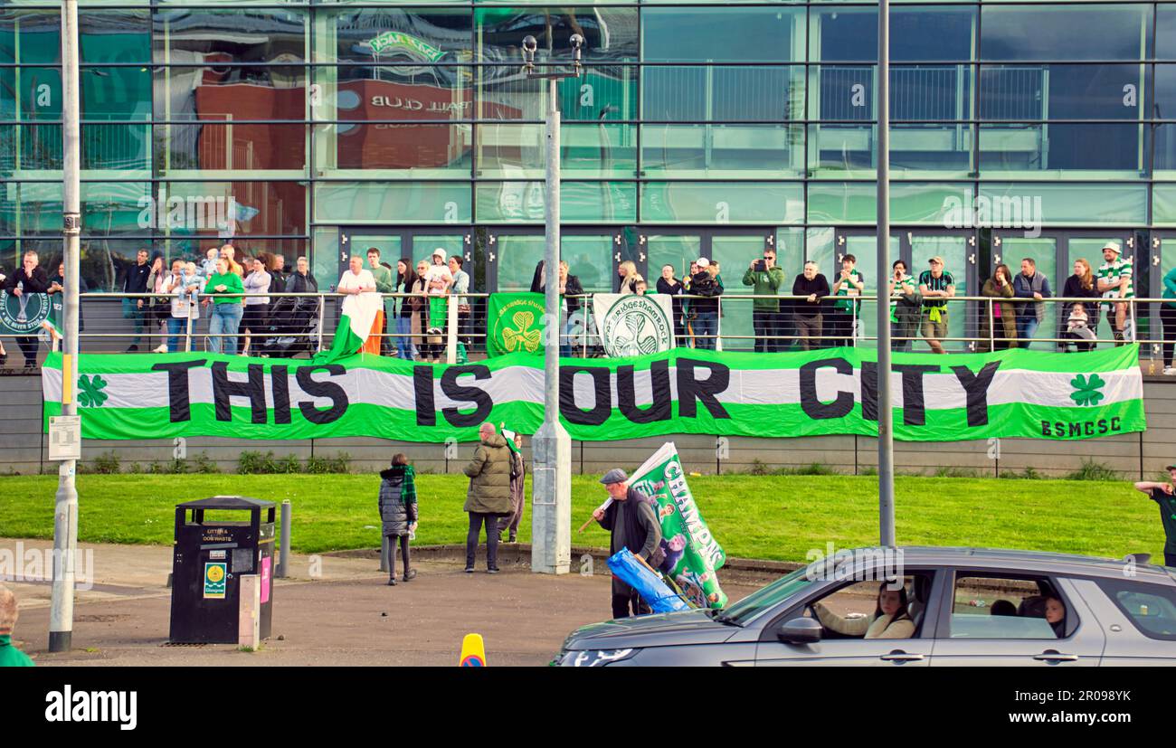 Glasgow, Écosse, Royaume-Uni 7th mai 2023. La célébration du championnat du parc celtique a vu des foules massives descendre dans le stade des clubs le plus grand événement ce week-end et une forte présence policière dans le centre-ville. Crédit Gerard Ferry/Alay Live News Banque D'Images