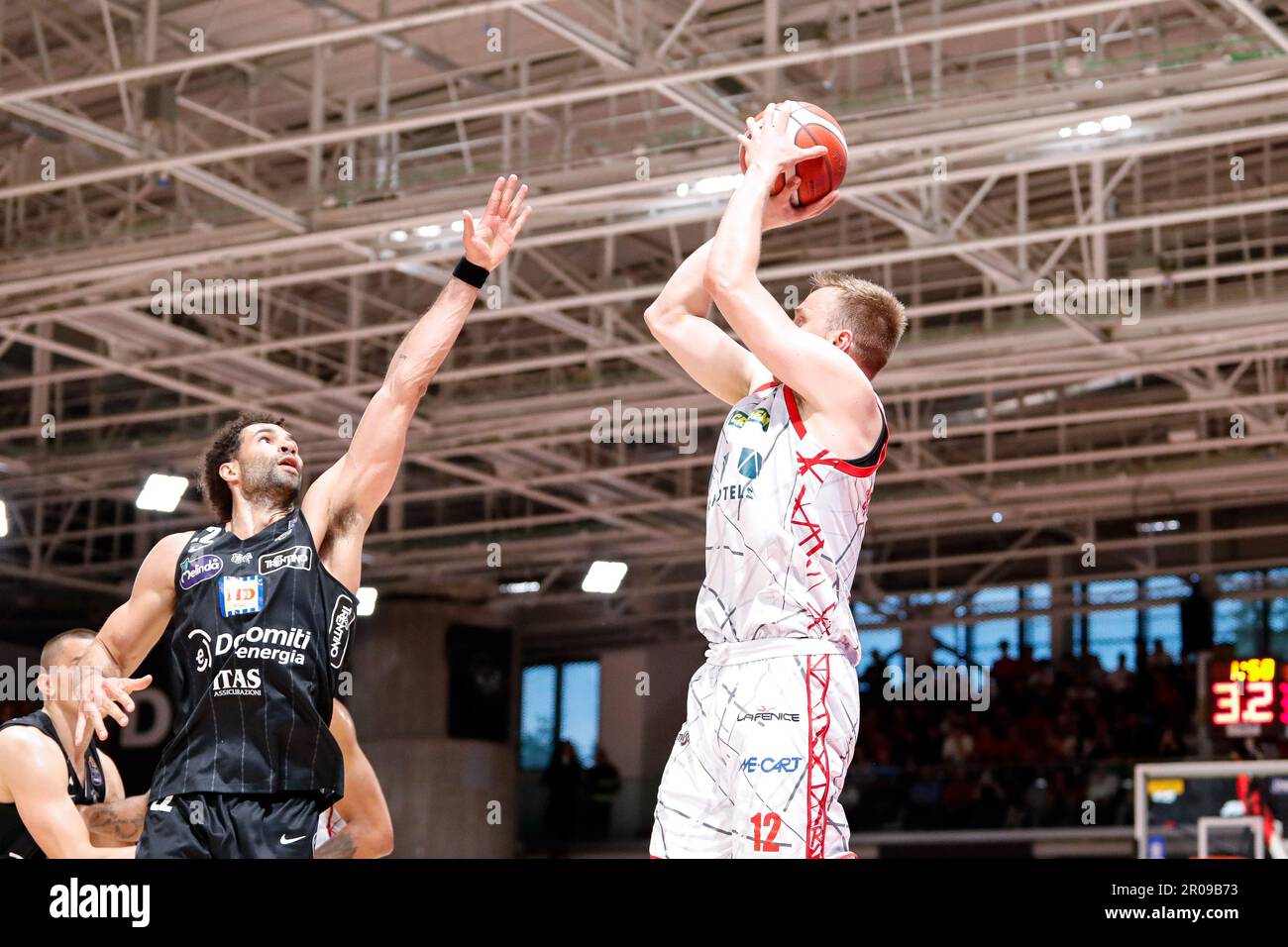 Reggio Emilia, Italie. 07th mai 2023. PalaBigi, Reggio Emilia, Italie, 07 mai 2023, Arturs Strauntins (Unahotels Reggiana) pendant UNAHOTELS Reggio Emilia vs Dolomiti Energia Trentino - Italian Basketball Serie A Championship Credit: Live Media Publishing Group/Alay Live News Banque D'Images