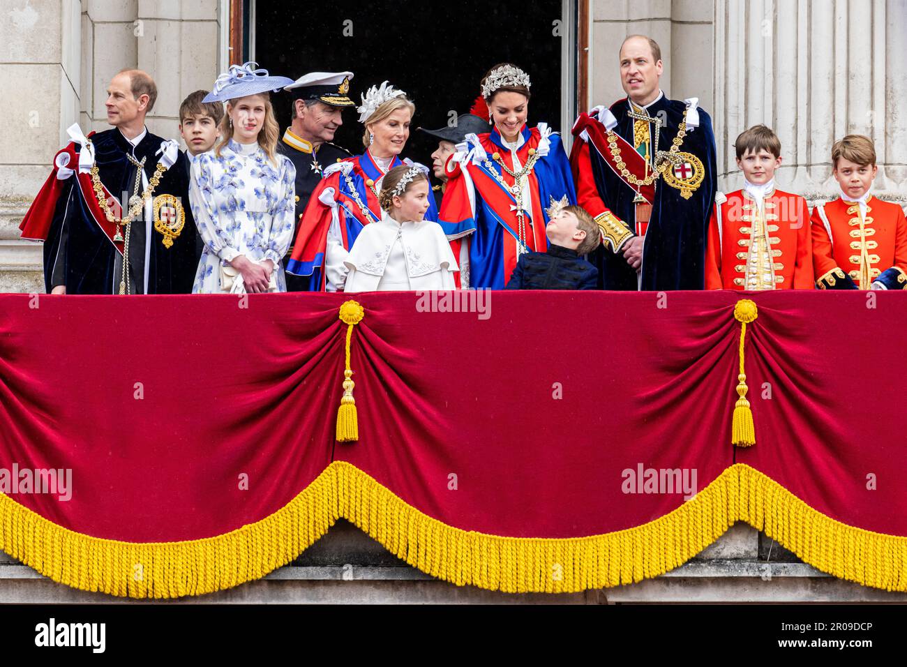 LONDRES - couronnement du roi Charles III et de la reine Camilla, 6 mai 2023. Dans les autocars et sur le balcon de Buckingham Palace Prince William, Prince de Galles, Catherine, Princesse de Galles, Prince George, Princesse Charlotte, prince Louis, princesse Anne, Timothy Laurence, prince Edward duc d'Édimbourg, Sophie Duchesse d'Édimbourg, Lady Louise et James Earl de Wessex. Photo: Patrick van Katwijk Banque D'Images