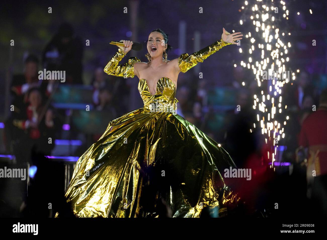 Katy Perry se produit au Coronation concert qui a eu lieu sur le ...