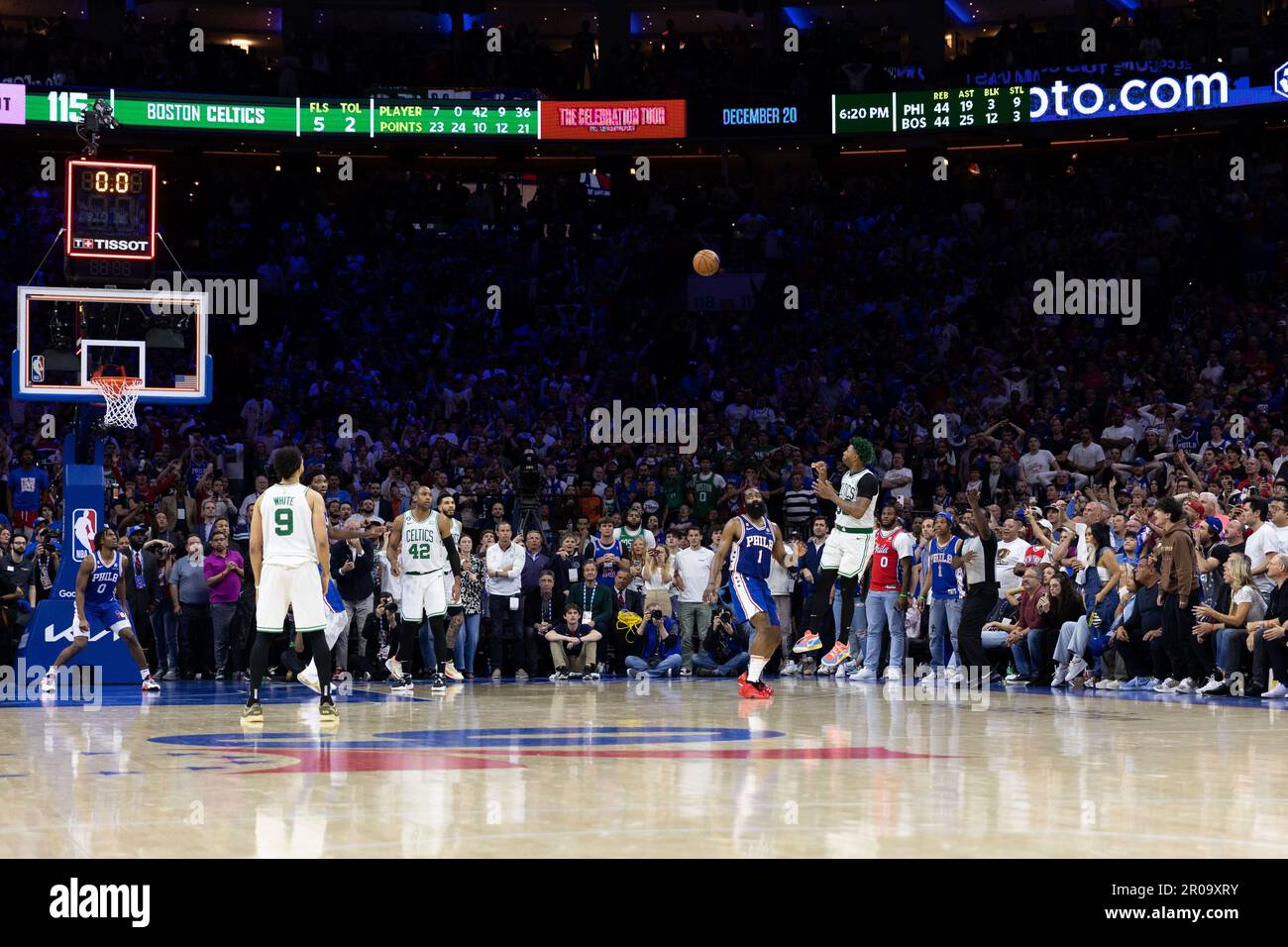 Philadelphie, États-Unis d'Amérique. 12th décembre 2022. Philadelphie, États-Unis d'Amérique, 7 mai 2023: Marcus Smart (36 Celtics) Ne parvient pas à obtenir un tir en trois points avant le dernier buzzer du quatrième trimestre lors du quatrième match du match de deuxième tour de la Ligue nationale de basket-ball entre le Philadelphia 76ers et les Boston Celtics au Wells Fargo Center à Philadelphie, Pennsylvanie, États-Unis (AUCUNE UTILISATION COMMERCIALE). (Colleen Claggett/SPP) crédit: SPP Sport Press photo. /Alamy Live News Banque D'Images