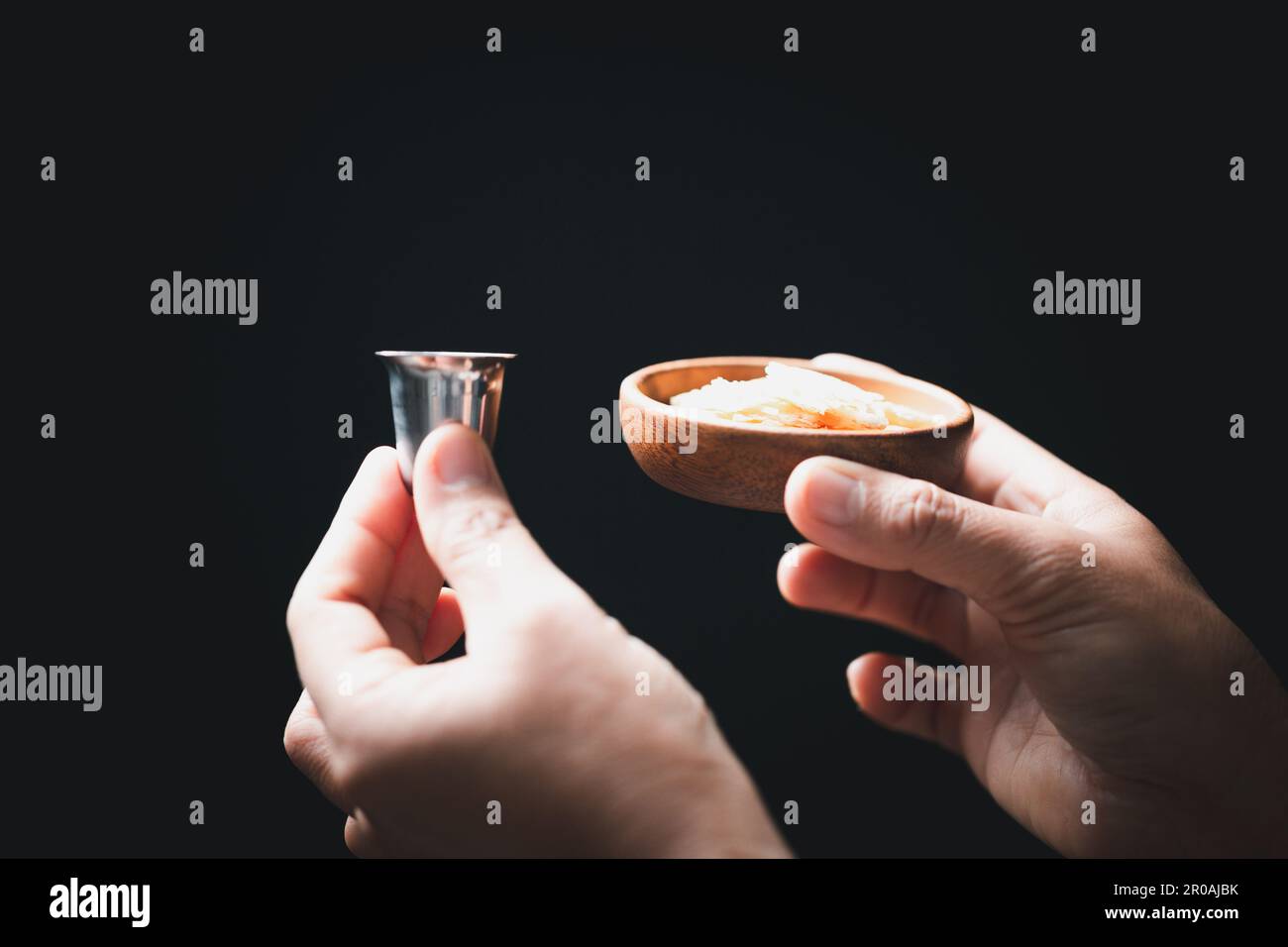Concept d'Eucharistie ou sainte communion du christianisme. L'Eucharistie est sacrement institué par Jésus. au cours du dernier souper avec des disciples. Pain et vin Banque D'Images