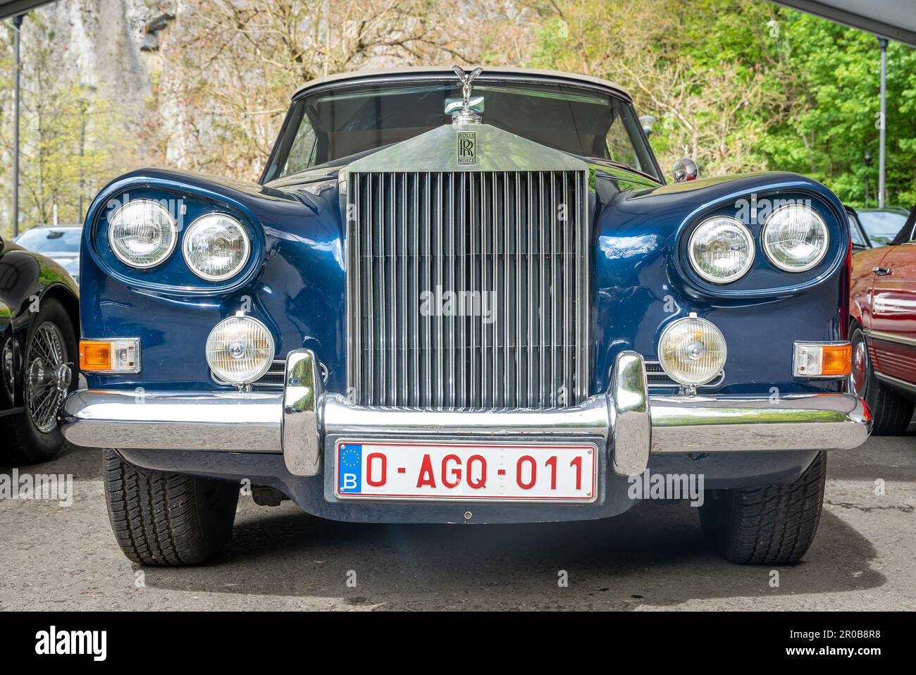 Durbuy, Belgique, 06.05.2023, vue avant de la voiture de luxe classique Rolls Royce Silver Cloud III du 1960s Banque D'Images