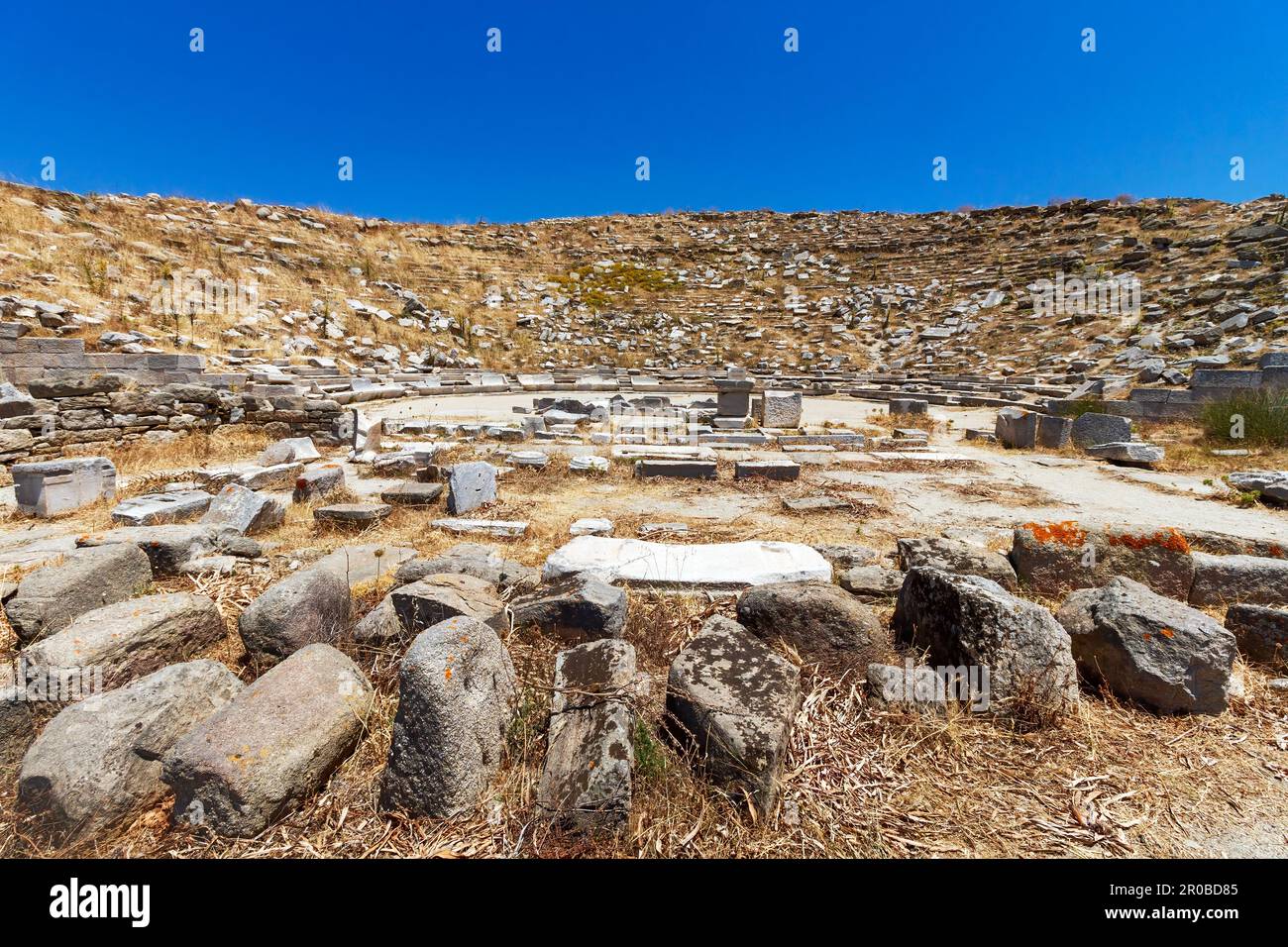 L'ancien théâtre dans le site archéologique de l'île "acred" de Delos. Cyclades, Grèce Banque D'Images