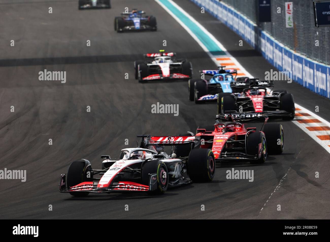 Miami, États-Unis. 7th mai 2023. #20 Kevin Magnussen (DNK, équipe MoneyGram Haas F1), #16 Charles Leclerc (MCO, Scuderia Ferrari), Grand Prix de Miami F1 à l'aérodrome international de Miami sur 7 mai 2023 à Miami, États-Unis d'Amérique. (Photo par HIGH TWO) Credit: dpa/Alay Live News Banque D'Images