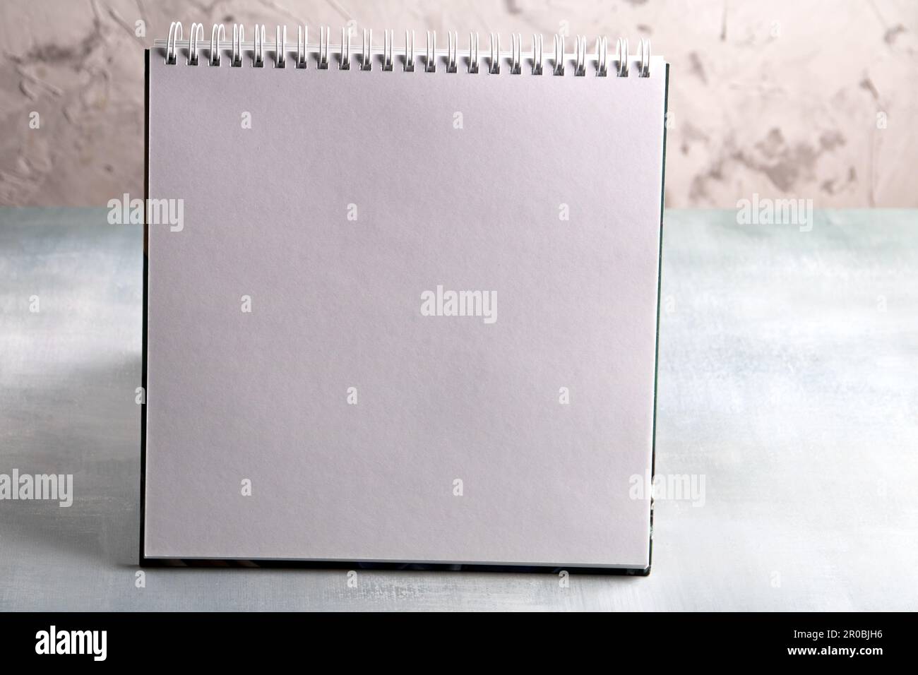 album photo pour dessiner sur la table verticalement Banque D'Images