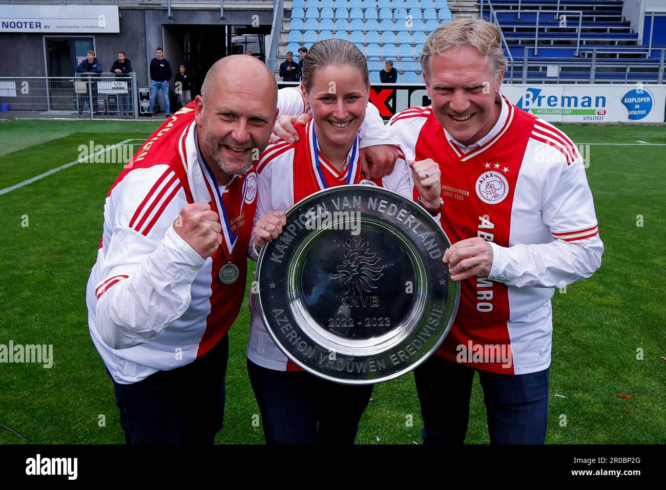 07-05-2023: Sport: PEC contre Ajax (femmes) ZWOLLE, PAYS-BAS - MAI 7: Robbie Tetteroo (AFC Ajax), entraîneur-chef Suzanne Bakker (AFC Ajax) et Sander Luiten Banque D'Images