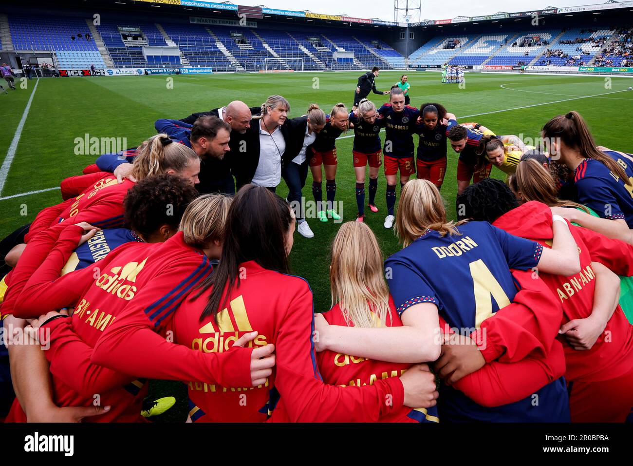 07-05-2023: Sport: PEC contre Ajax (femmes) ZWOLLE, PAYS-BAS - MAI 7: Joueurs de l'AFC Ajax dans la mêlée pendant le match Néerlandais Azerion Eredivisiie VrouPEC wen Banque D'Images