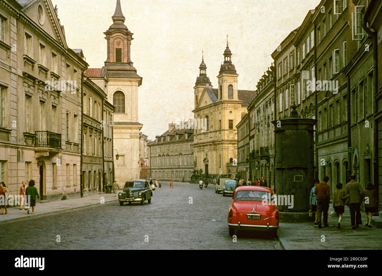 Rue Freta avec Église du Saint-Esprit et de Saint-Esprit Église de Jacinthe, Nouvelle ville de Varsovie, Varsovie, Pologne, 1962 Banque D'Images