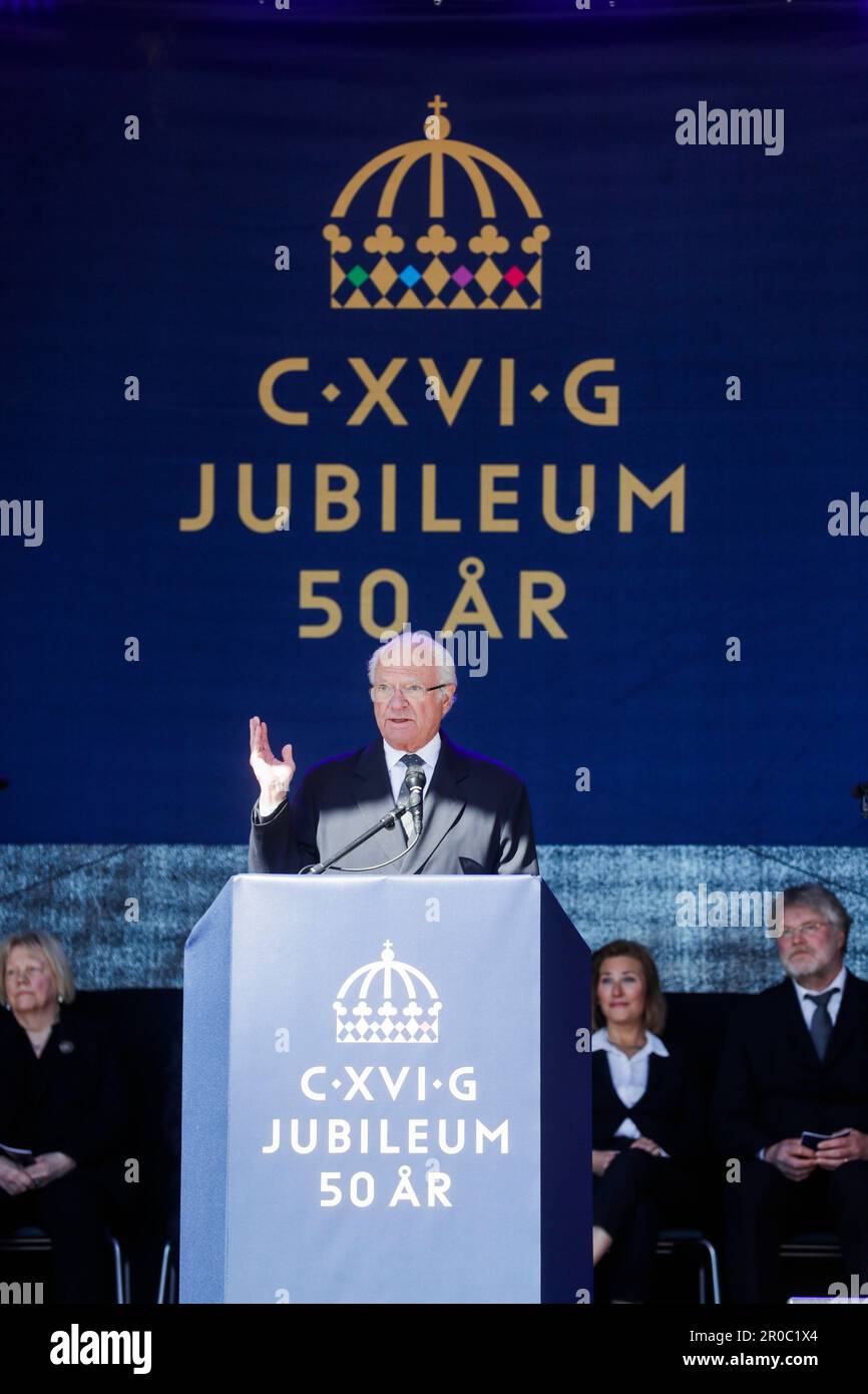 Le roi de Suède Carl XVI Gustaf prononce un discours lors de la visite royale à Härnösand, dans le comté de Västernorrland, en Suède, sur 8 mai 2023, pour marquer HM le K Banque D'Images