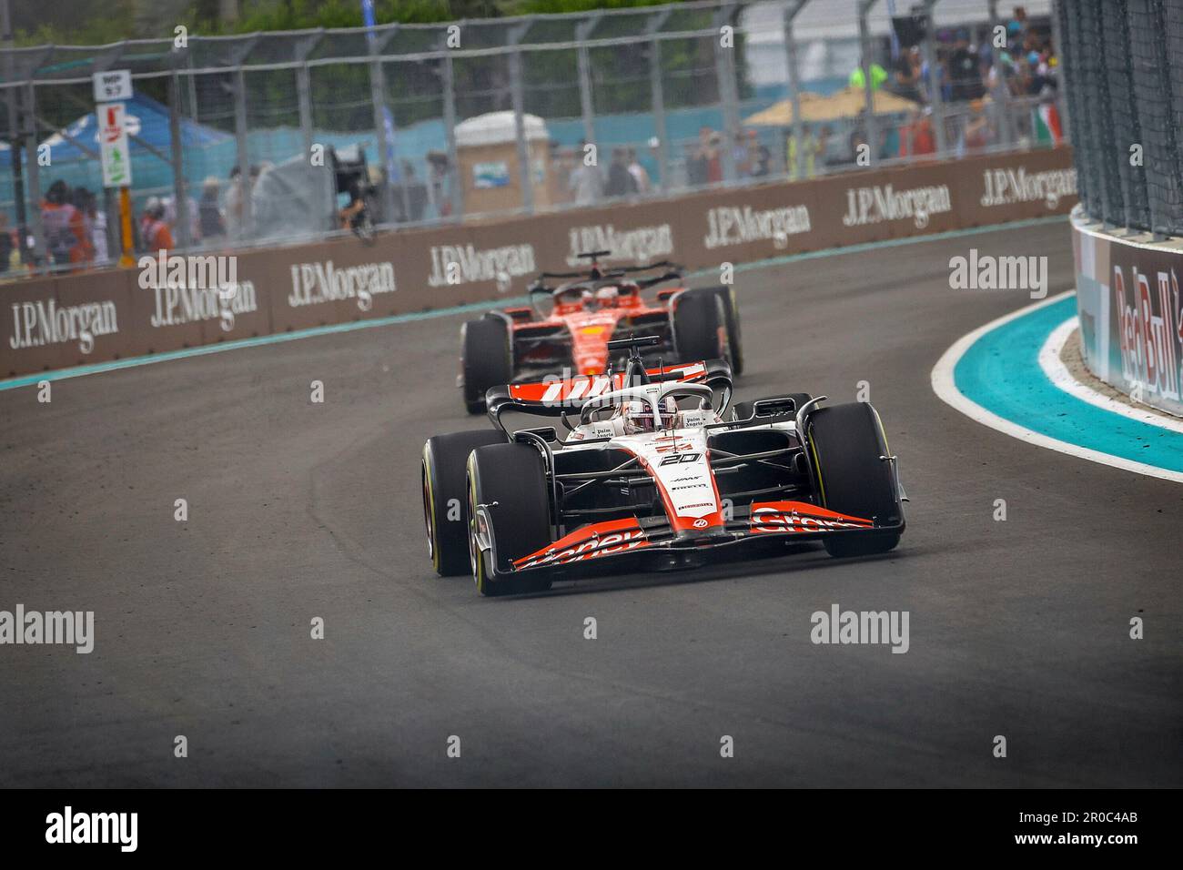 Miami, États-Unis. 07th mai 2023. 7 mai 2023, Miami International Autodrome, Miami, FORMULE 1 CRYPTO.COM GRAND PRIX DE MIAMI, dans la photo Kevin Magnussen (DNK), équipe Moneygram Haas F1, Charles Leclerc (MCO), Scuderia Ferrari crédit: dpa/Alay Live News Banque D'Images