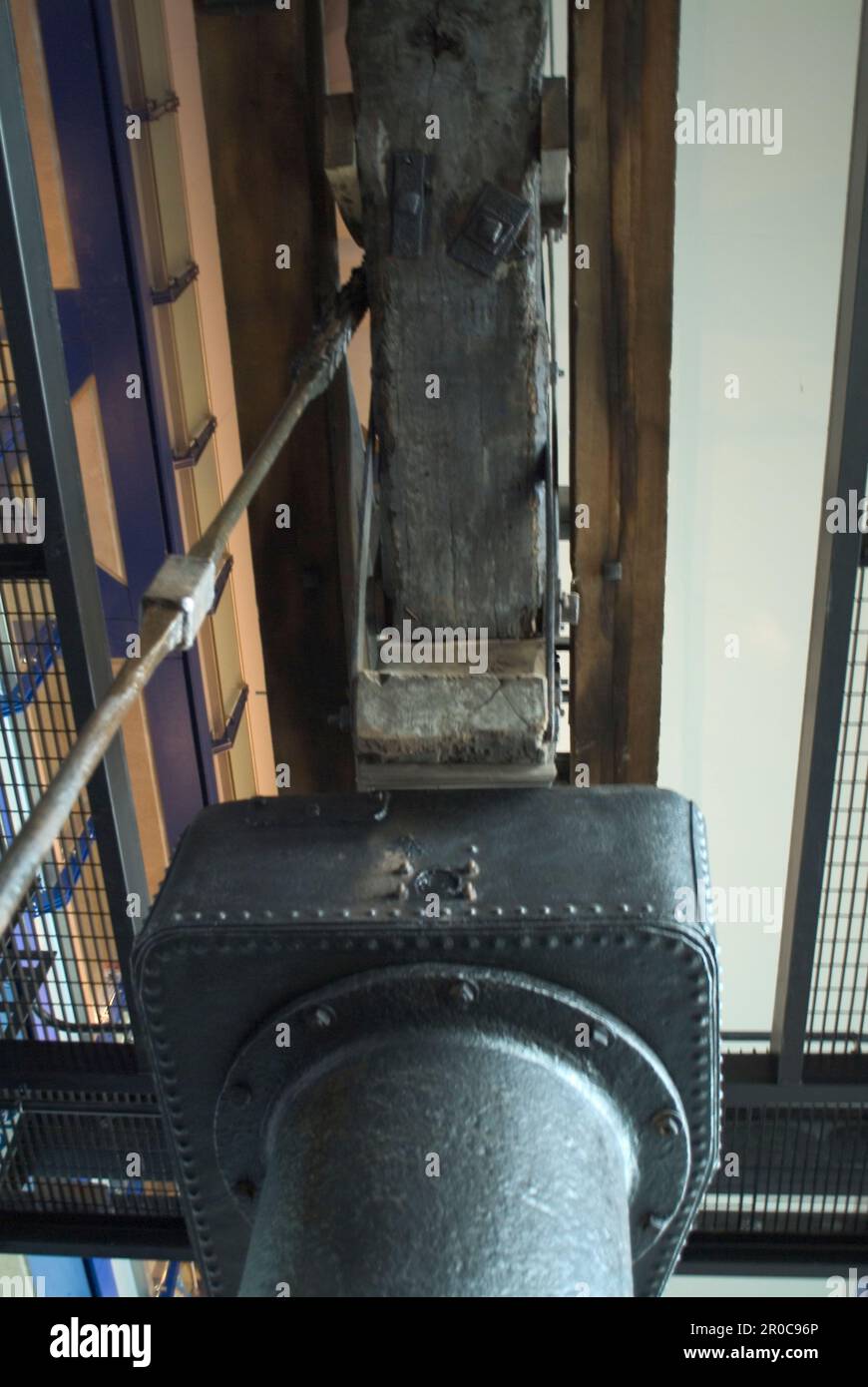 « Old Smethwick » Canal Pump Engine, 1779. Makers : Matthew Boulton et James Watt. Le moteur Smethwick a été installé près de Birmingham et mis en service en mai 1779. Aujourd'hui à ThinkTank, au Musée des sciences de Birmingham, c'est le plus vieux moteur à vapeur en service au monde. À l'origine, il s'agissait de l'un des deux moteurs à vapeur utilisés pour pomper de l'eau jusqu'au sommet de 491 pieds (150 m) du canal de la BCN Old main Line (canal de Birmingham) à Smethwick, non loin de la fonderie Soho où il a été fabriqué. Banque D'Images