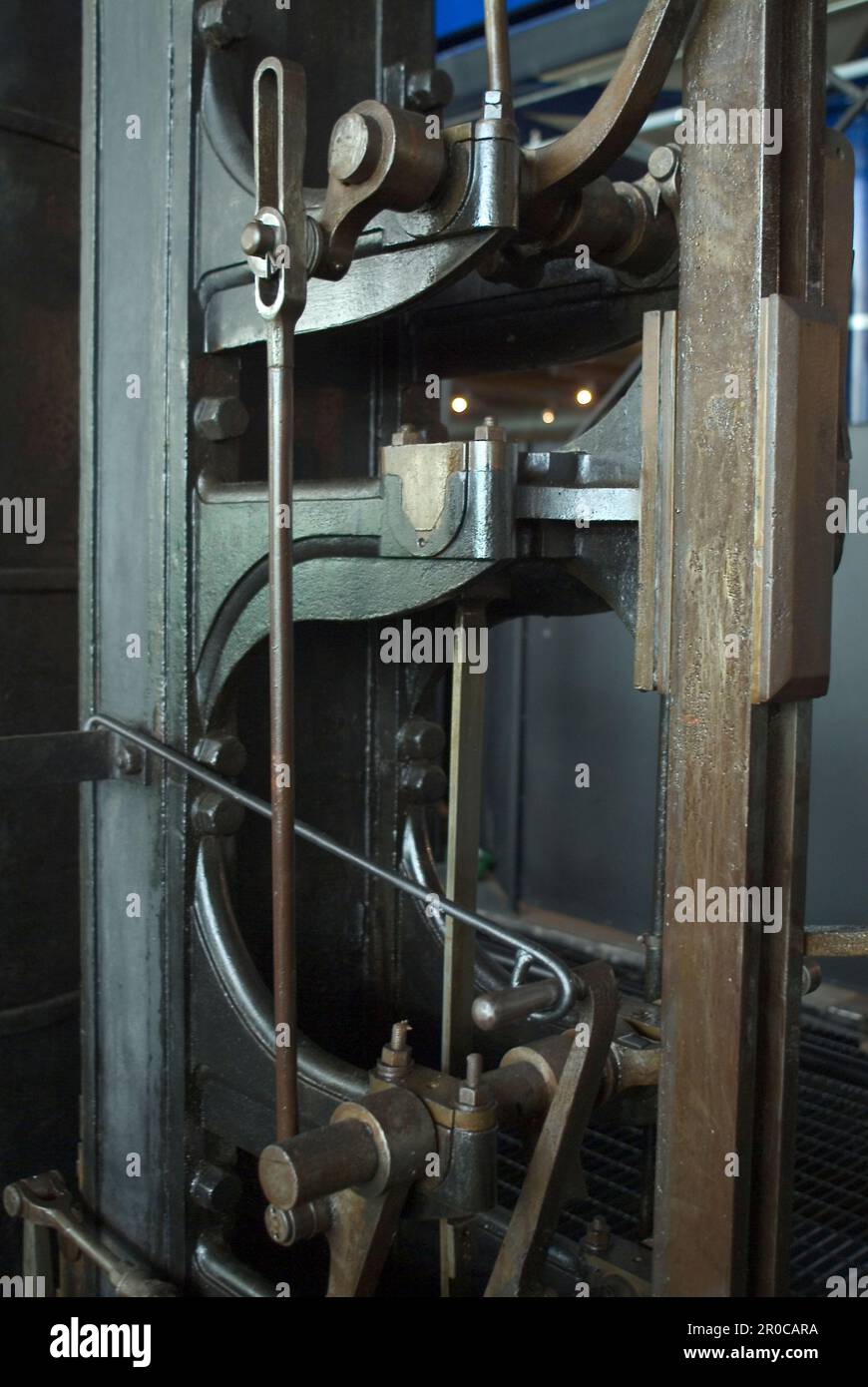 « Old Smethwick » Canal Pump Engine, 1779. Makers : Matthew Boulton et James Watt. Le moteur Smethwick a été installé près de Birmingham et mis en service en mai 1779. Aujourd'hui à ThinkTank, au Musée des sciences de Birmingham, c'est le plus vieux moteur à vapeur en service au monde. À l'origine, il s'agissait de l'un des deux moteurs à vapeur utilisés pour pomper de l'eau jusqu'au sommet de 491 pieds (150 m) du canal de la BCN Old main Line (canal de Birmingham) à Smethwick, non loin de la fonderie Soho où il a été fabriqué. Banque D'Images