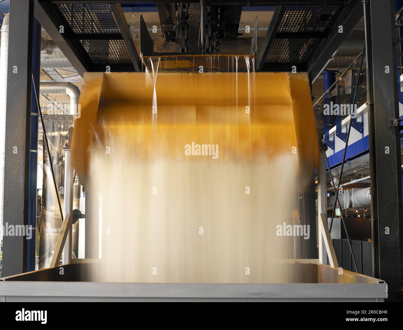 « Old Smethwick » Canal Pump Engine, 1779. Makers : Matthew Boulton et James Watt. Le moteur Smethwick a été installé près de Birmingham et mis en service en mai 1779. Aujourd'hui à ThinkTank, au Musée des sciences de Birmingham, c'est le plus vieux moteur à vapeur en service au monde. À l'origine, il s'agissait de l'un des deux moteurs à vapeur utilisés pour pomper de l'eau jusqu'au sommet de 491 pieds (150 m) du canal de la BCN Old main Line (canal de Birmingham) à Smethwick, non loin de la fonderie Soho où il a été fabriqué. Banque D'Images