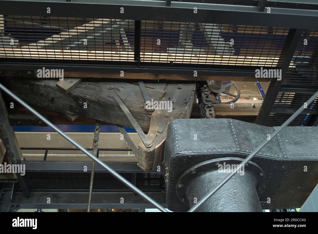 « Old Smethwick » Canal Pump Engine, 1779. Makers : Matthew Boulton et James Watt. Le moteur Smethwick a été installé près de Birmingham et mis en service en mai 1779. Aujourd'hui à ThinkTank, au Musée des sciences de Birmingham, c'est le plus vieux moteur à vapeur en service au monde. À l'origine, il s'agissait de l'un des deux moteurs à vapeur utilisés pour pomper de l'eau jusqu'au sommet de 491 pieds (150 m) du canal de la BCN Old main Line (canal de Birmingham) à Smethwick, non loin de la fonderie Soho où il a été fabriqué. Banque D'Images