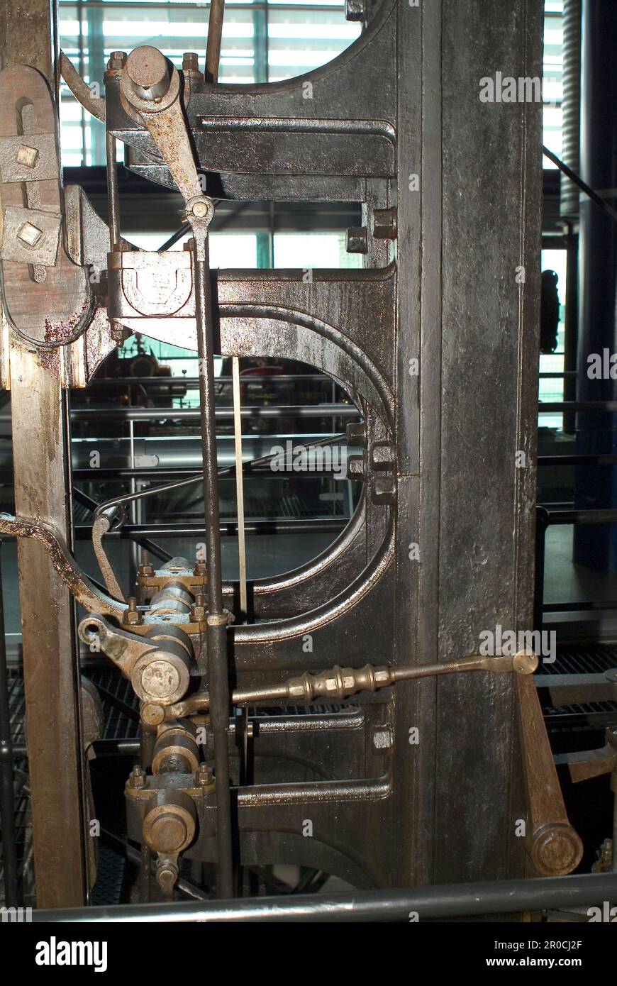 « Old Smethwick » Canal Pump Engine, 1779. Makers : Matthew Boulton et James Watt. Le moteur Smethwick a été installé près de Birmingham et mis en service en mai 1779. Aujourd'hui à ThinkTank, au Musée des sciences de Birmingham, c'est le plus vieux moteur à vapeur en service au monde. À l'origine, il s'agissait de l'un des deux moteurs à vapeur utilisés pour pomper de l'eau jusqu'au sommet de 491 pieds (150 m) du canal de la BCN Old main Line (canal de Birmingham) à Smethwick, non loin de la fonderie Soho où il a été fabriqué. Banque D'Images